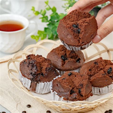 Resep ini dah viral lama, tapi aku tetep mau share karena emang. Resep Brownies Kukus Sederhana Tanpa Mixer Nyoklat Banget!