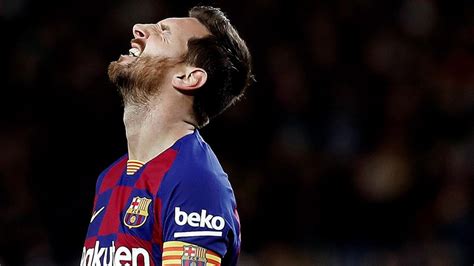 Rodeado de sus compis de la selección argentina y el kun haciendo de chef. La emotiva despedida de Lionel Messi a Luis Suárez
