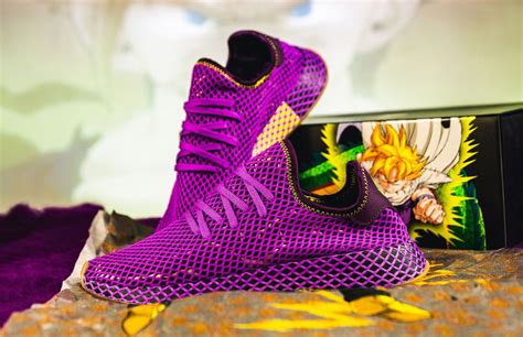 La paire se dévoile dans un coloris violet et blanc et combine plusieurs matériaux premiums comme du cuir, du mesh et du daim. Power Up With The Dragon Ball Z x adidas Deerupt Son Gohan • KicksOnFire.com