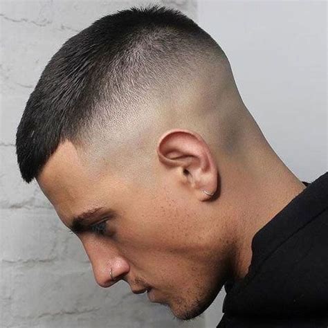 Best short haircut for men. 25 stilige, korte hårklipp for menn for ansiktsformen 2020 ...
