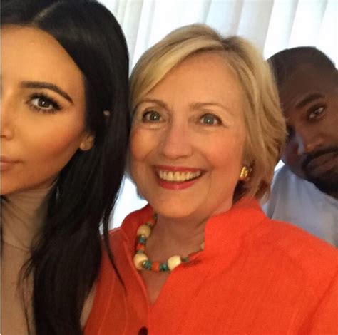 Crowd Taking Selfies With Hillary Clinton Captures Selfie Generation Perfectly Metro News