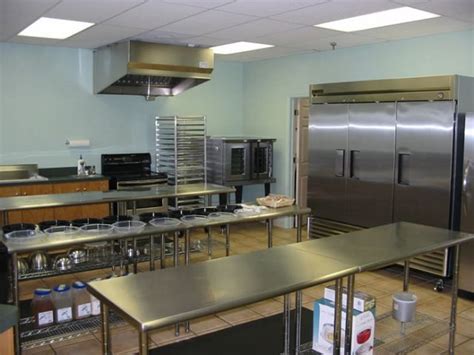 En cocinas industriales, nos dedicamos al diseño y fabricación de mobiliario en acero inoxidable para todo tipo de trabajos especiales, recubrimientos en obra y diseño de interiores. Cocinas industriales para restaurantes. Fotos, presupuesto ...