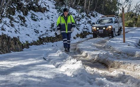 Canberras Alpine Roads Ice Snow And The Team Keeping Them Safe And