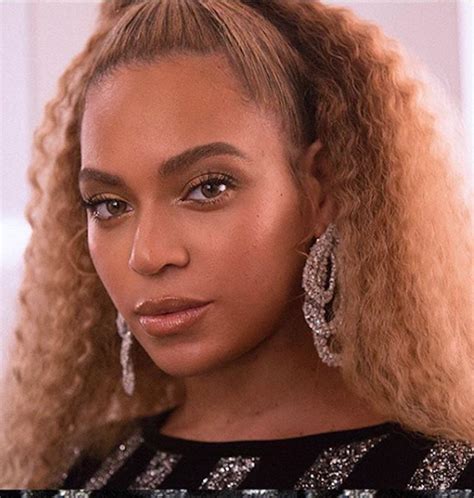 Beyonc Just Brought Back The Blonde Wavy Lob With A Major S Twist