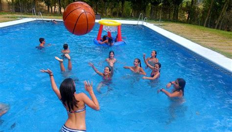 Si te gusta jugar juegos como fireboy y watergirl, o juegos con delfines y tiburones en el agua, encontrarás una multitud de. 10 juegos para divertirse en la piscina con niños ...