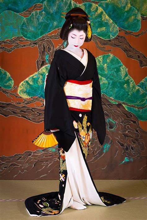 Painted Ladies Geishas Of Kyoto Japan Geisha Japan Traditional