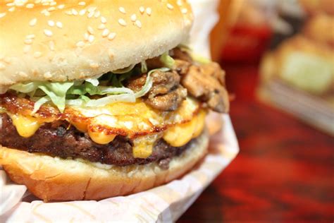 Royal Red Robin Burger – Red Robin Gourmet Burgers – Elk Grove, CA
