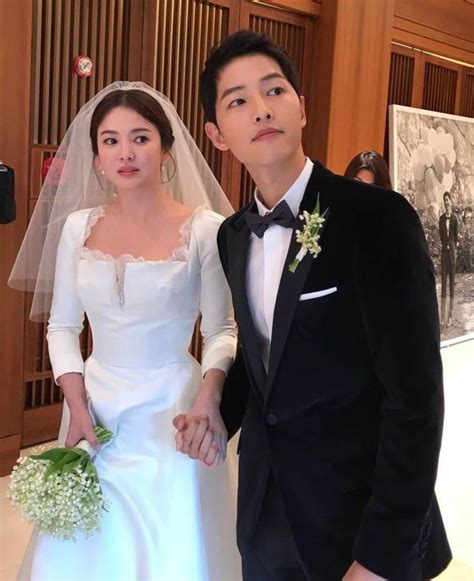 To understand what's going on we need to go back in time because as many of you already know there had been many rumors about their divorce since early 2019. TRENDING) Song Hye Kyo started crying after Song Joong Ki ...