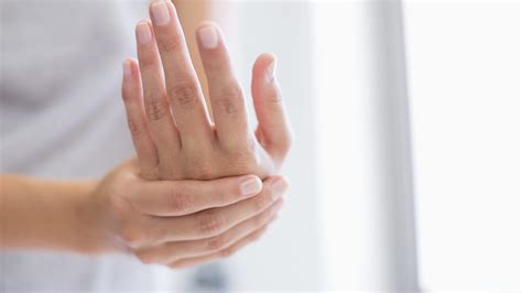 These 3 Tips Will Give You Fast Relief From Dry Cracked Hands