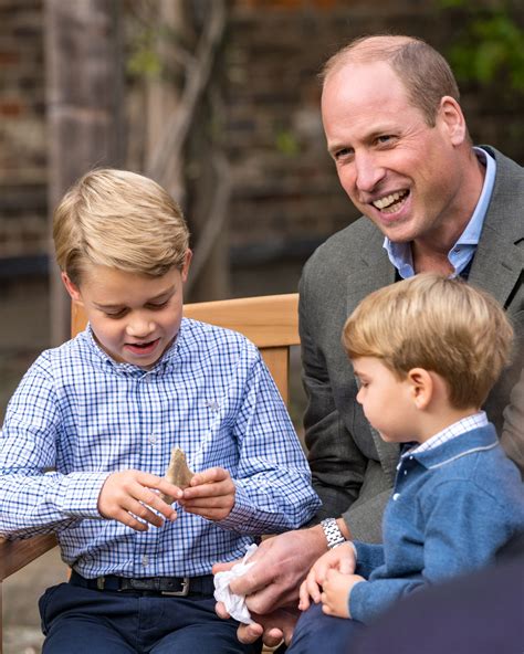 Prince george is currently 3rd in line behind his father prince william the duke of cambridge and grandfather prince charles the prince of wales to succeed to the british throne of his great grandmother hm queen elizabeth ll. Sir David Attenborough Dazzles Prince George During a ...