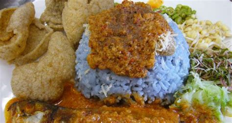 Nasi kerabu with it's signature blue rice is made from the petals of bunga telang or blue peas flower. Resipi Nasi Kerabu Biru @ Nasi Kerabu Kelantan ...