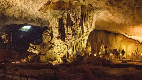 Sung Sot Cave Höhle In Vietnam Halong Bay Wird Auch Höhle Der