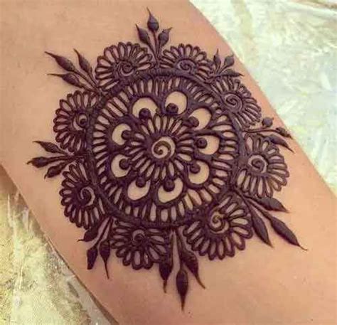 Simple Gol Tikka Mehndi Designs For Hands In 2024 2025 Henna Flower