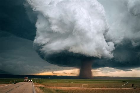 What makes up a tornado? Incredible images show 'nuclear' tornado in Wyoming - Caters News Agency