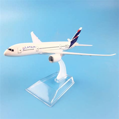 Modelo De Avión A380 Boeing 777 De Metal Aleación De Latam 16cm Con