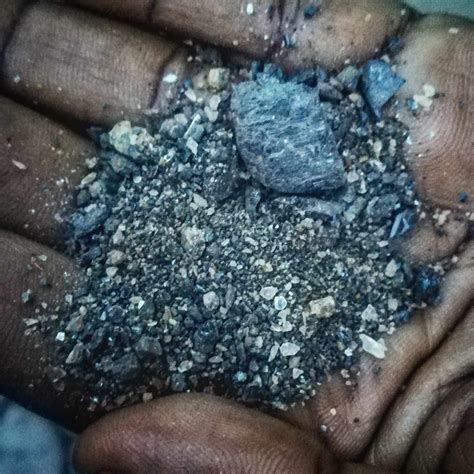 Exposición de minerales de coltan. Coltán, la maldición del Congo
