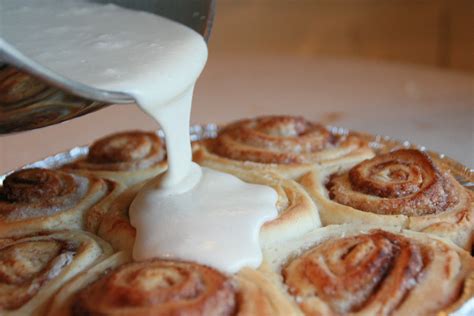 So when she asked me to make them for her and a big group of her friends, i had to figure out how to make a ton of them fast! Cooking with Chopin, Living with Elmo: Cinnamon Rolls