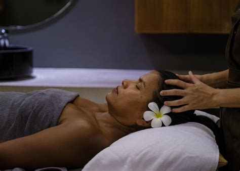 Premium Photo Asian Woman Getting Thai Massage In A Wellness