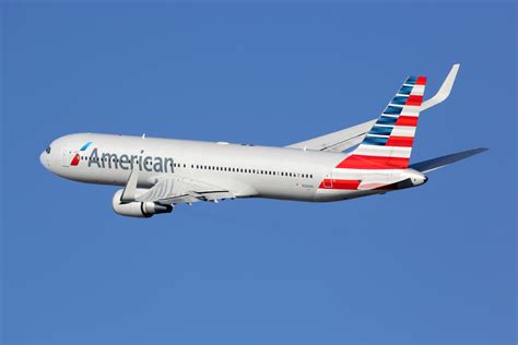 Retired Flight Attendants Cleared To Continue Suing American Airlines