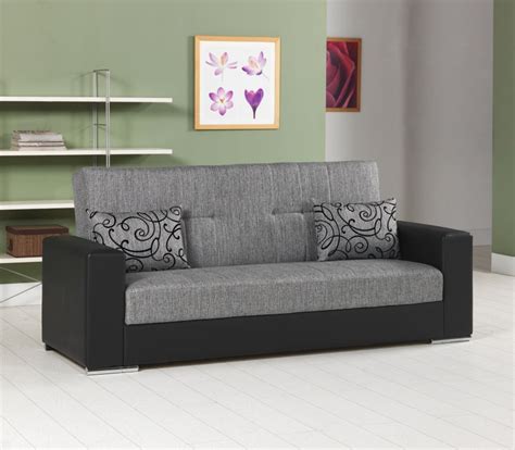 Scopri la comodità di questo divano! Divano Letto 3 Posti Padova Colore Grigio Con Ecopelle Nera - L2300 X H970 X P930.