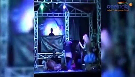 Famous Pop Singer Dies On Stage Video Dailymotion