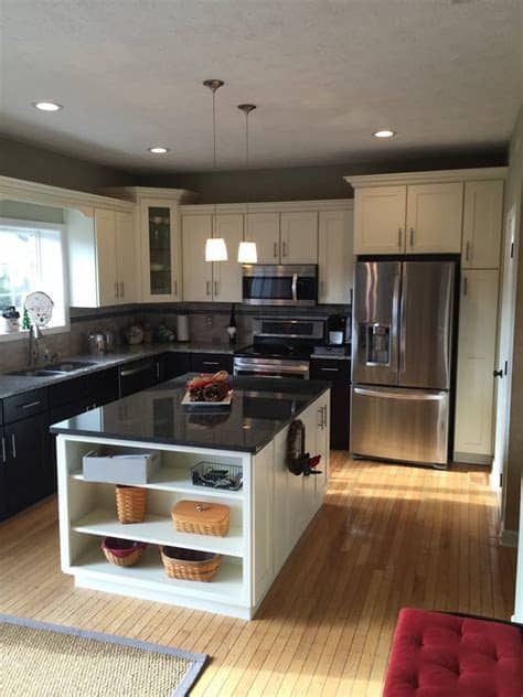 Make your kitchen island really stand out. Centered island in a standard 10x10 kitchen. This kitchen ...