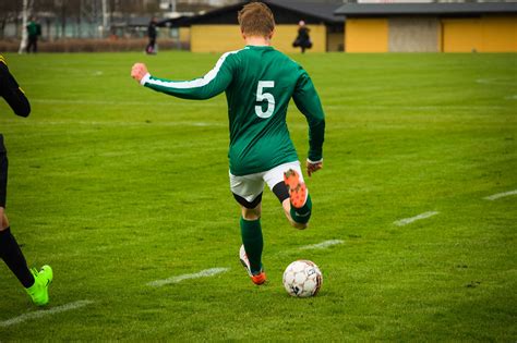 Shooting In Football How To Perfect Your Technique The Soccer Store Blog