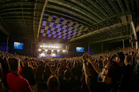 The Pine Button Is Back Dte Energy Music Theater Returns To Its