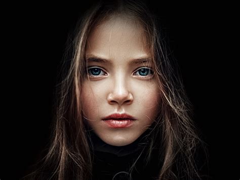 Blue Eyed Long Haired Kira Yanenko Russian Blonde Model Girl Wallpaper 001 1400x1050