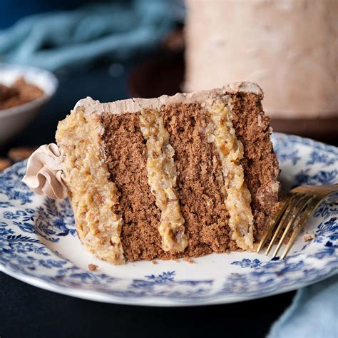 White chocolate layer cake with apricot filling and white chocolate buttercream. Cake Filling Ideas For Chocolate Cake - Ultimate Chocolate Cake With Fudge Frosting Love And ...