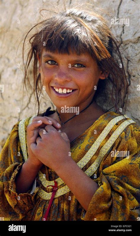 War Iraq Child Girl Smiling Hi Res Stock Photography And Images Alamy