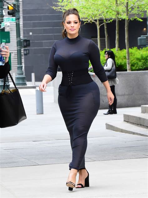 Ashley Graham Shows Off Maximum Cleavage And Sexy Hot Sex Picture