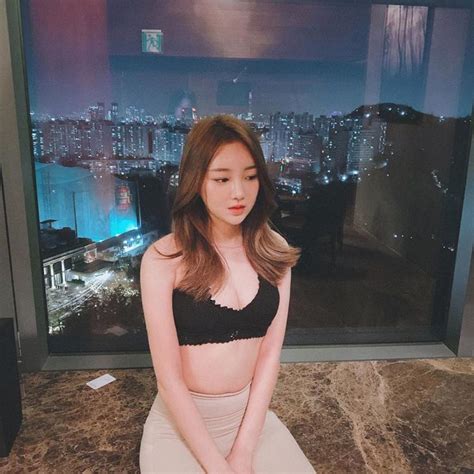 철구 휴대폰 문자에 모텔 몇호, 누구, 얼마 이런 문자 보고. BJ철구 아내 외질혜, 남편과 6살 차이 이긴 미모…'S라인 몸매까지 ...