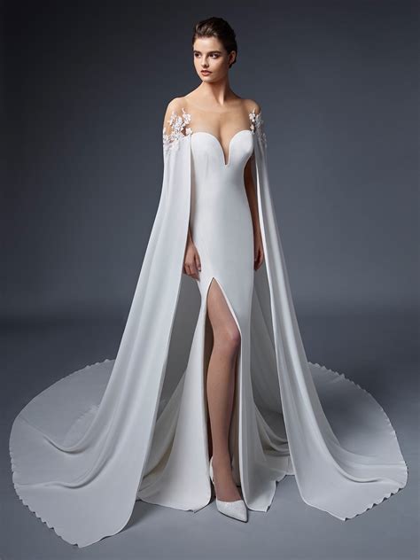 We did not find results for: Wandelbares Hochzeitskleid mit abnehmbarem Cape von Elysée
