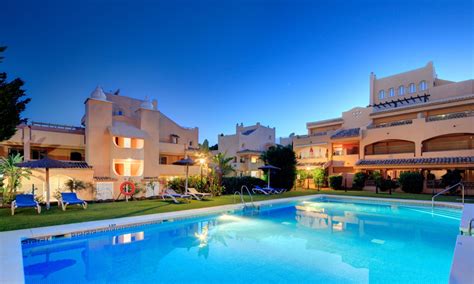 Apartamento De 2 Dormitorios En Venta En Marbella Este Marbella
