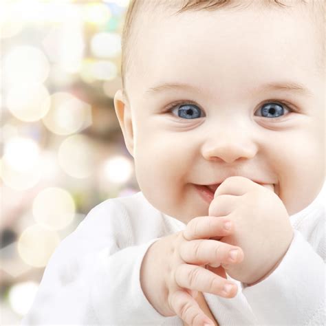 4 Fakta Seputar Senyum Bayi