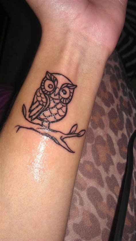 This looks very elegant on the body part. 22+ Cute Henna Ideas Small, Cool!