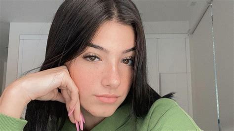 16 Year Old Charli Damelio Is Releasing A Book About Keeping It Real