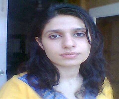 pakistani karachi girl zara qureshi mobile number friendship by somya naaz medium