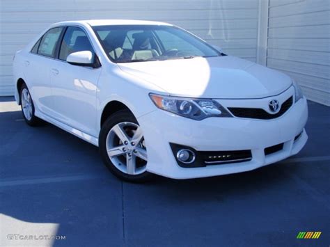 This car has received 4 stars out of 5 in user ratings. 2014 Super White Toyota Camry SE #90125114 | GTCarLot.com - Car Color Galleries