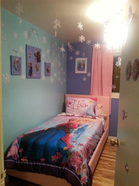 Decorate your little girl's room with this disney frozen bedroom collection featuring her favorite characters. DopeGirl SAMMIE ︻╦╤─ | Frozen bedroom decor, Frozen ...