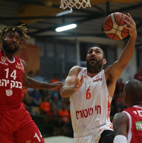 דן אתרי אינטרנט · אתרים רספונסיביים · דף הבית · דף פרויקטים · עיצוב וחווית משתמש. יורופקאפ: 76:100 לעירוני נס ציונה בשבדיה