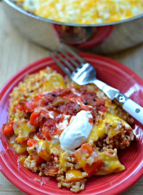 It is perfect with a dollop of sour cream and avocado on top and paired with a fresh sometimes i make rice and black beans and put them on the side for my kids to make fajita bowls. Chicken Fajita Casserole | Small Town Woman