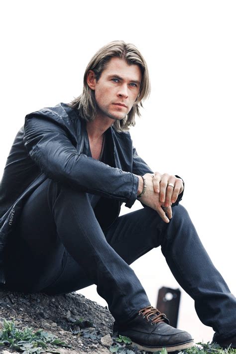 Long vs | chris hemsworth with long hair in february, it was appear that hemsworth will be arena the role of angry figure in a cine directed by todd phillips and scott silver. Pin by shaina joseph on Chris Hemsworth | Guy haircuts ...