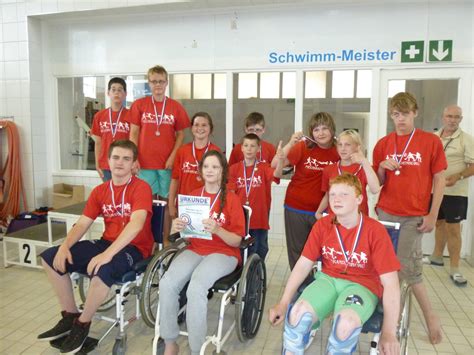 Maybe you would like to learn more about one of these? „Jugend trainiert für Paralympics" - Schwimmwettkampf in ...