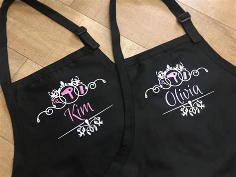 It's unique reversibility ability makes it easy to keep clean, giving a stylist a day full of freshness and comfort. Hair stylist apron, gift for hairdresser, beauty salon ...