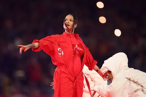 Rihanna Pregnant With Second Child Makes Reveal During Super Bowl