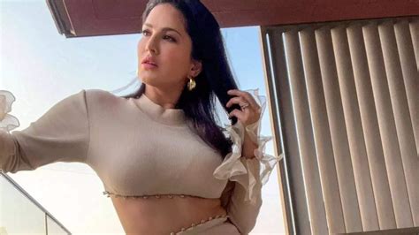 Kerala Hc Says Sunny Leone Is Being Unnecessarily Harassed In Cheating Case Celebrity News
