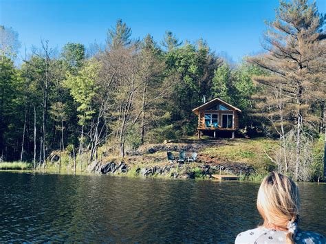 Romantic secluded log cabin on Elkwoods lake - Cabins for Rent in Madoc