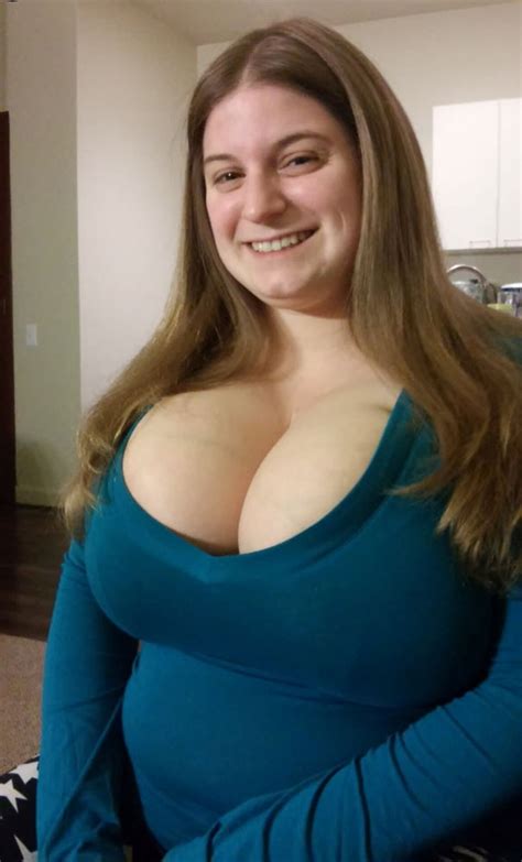 Sarah Raes Boobs Even Look Impressive When Covered Up Porno Photo Eporner